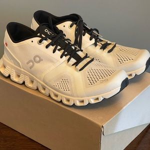 NIB Ladies’ On Cloud X Trainer Size 9